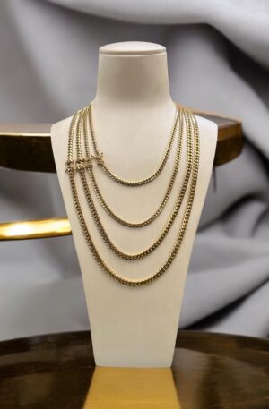 Cadena Modelo Cuban link de .5mm en Oro de 10k. Para Otro Kilate o modificasion,contactenos 3️⃣0️⃣5️⃣5️⃣0️⃣1️⃣9️⃣0️⃣4️⃣4️⃣☎️ WhatsApp