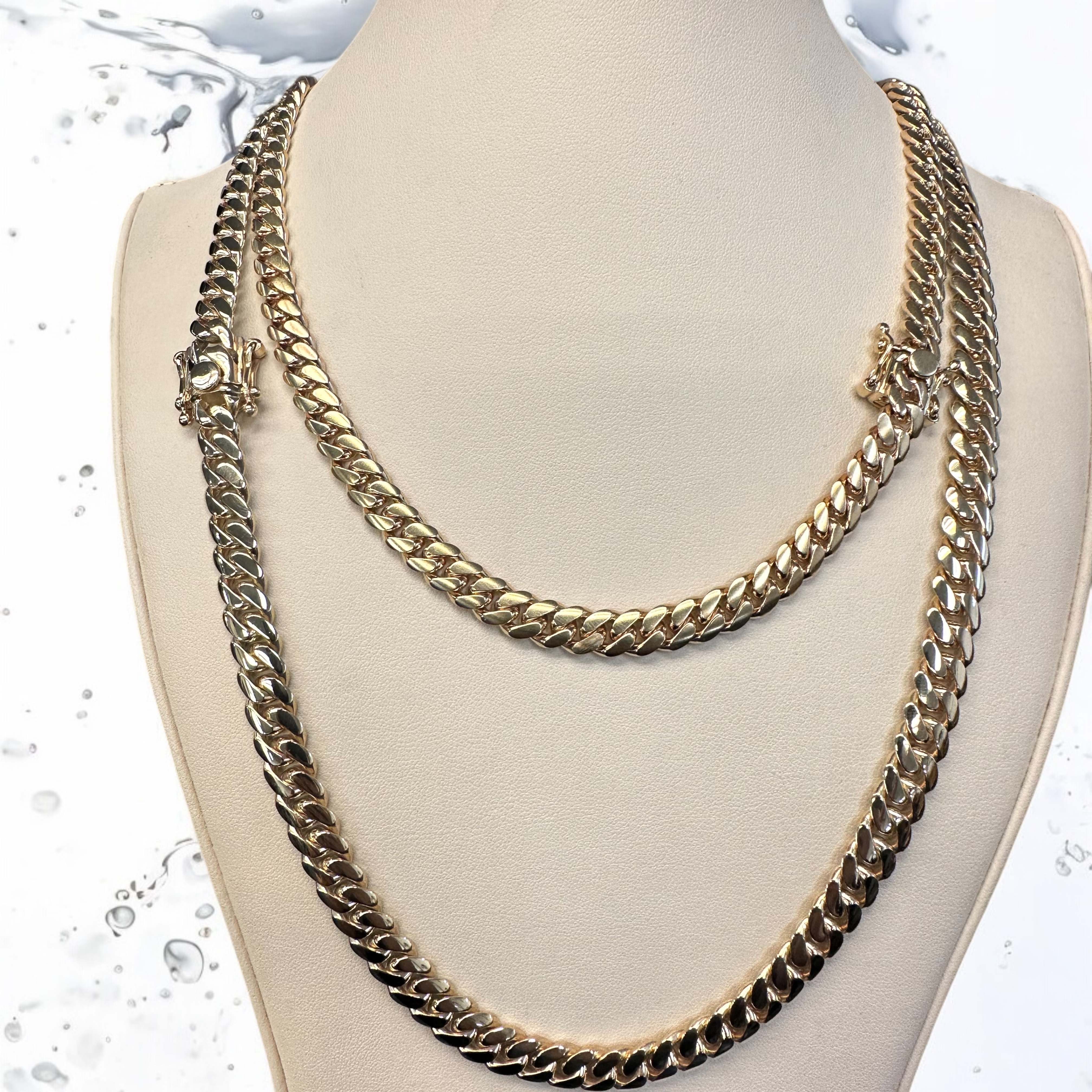 Cadena Modelo Cuban link de .9mm ORO de 10k. Para Otro Kilate o modificasion,contactenos 3️⃣0️⃣5️⃣5️⃣0️⃣1️⃣9️⃣0️⃣4️⃣4️⃣☎️ WhatsApp